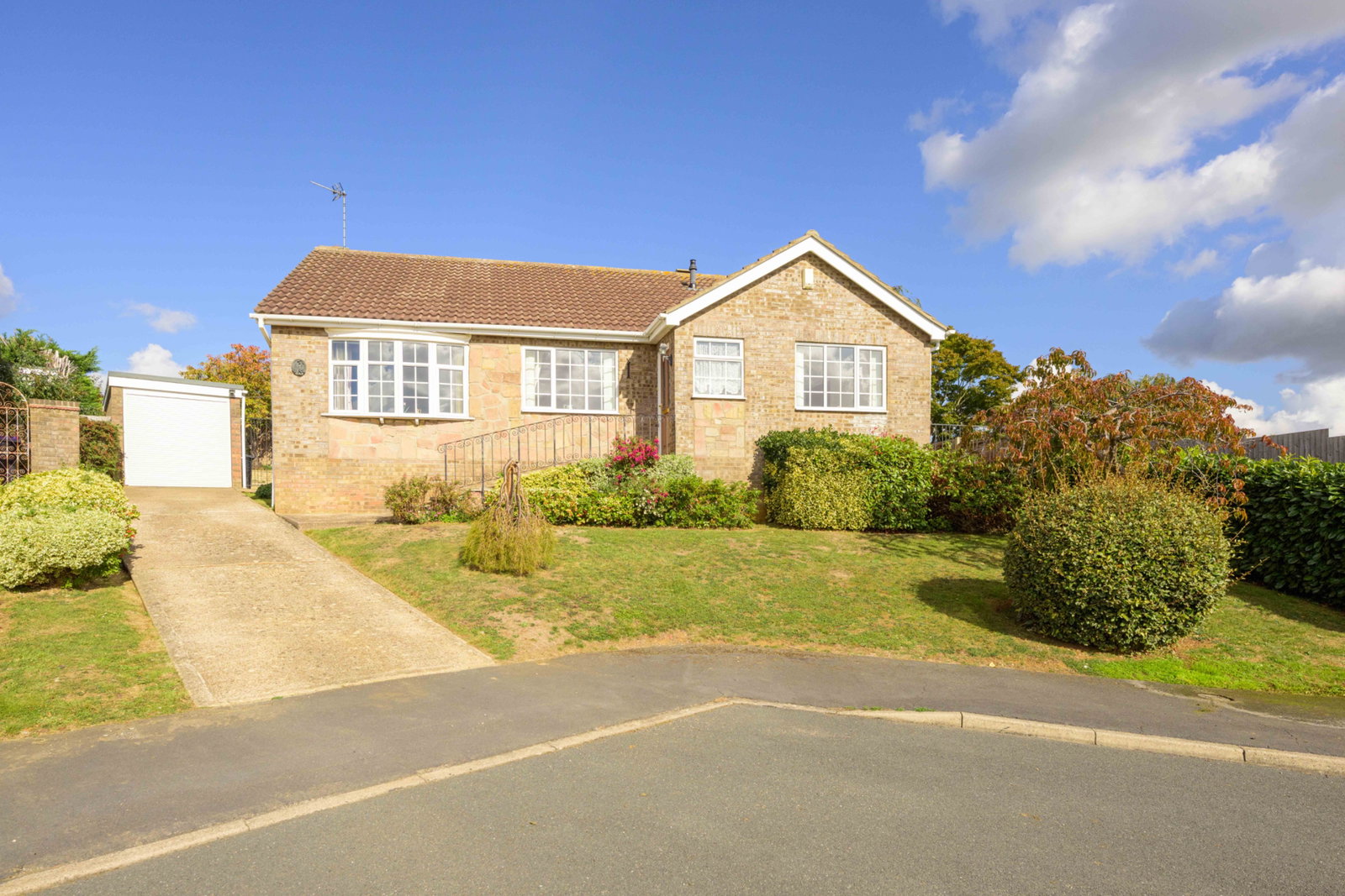 Bungalow for sale in Grantham, Lichfield Close on Barrowby Gate in Grantham, 1047 m²