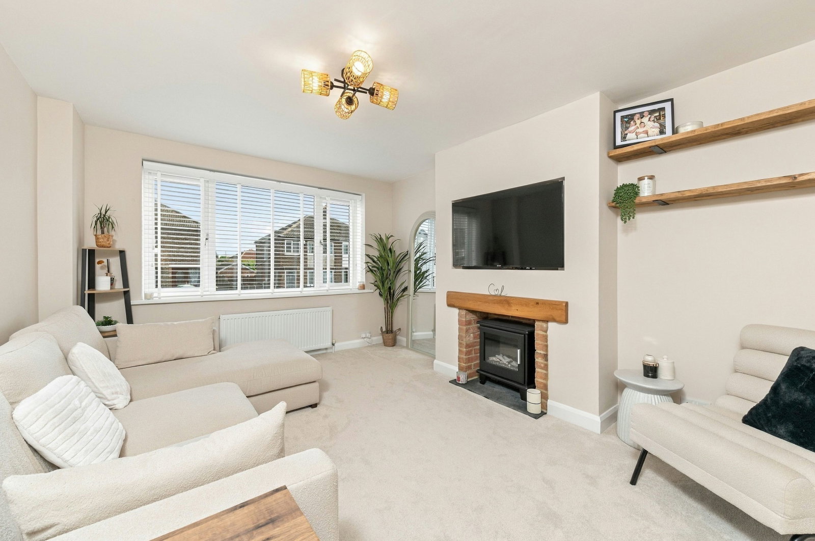 Semi Detached House for sale in Castleford, Windermere Road, Castleford, WF10 3NQ, 828 m²
