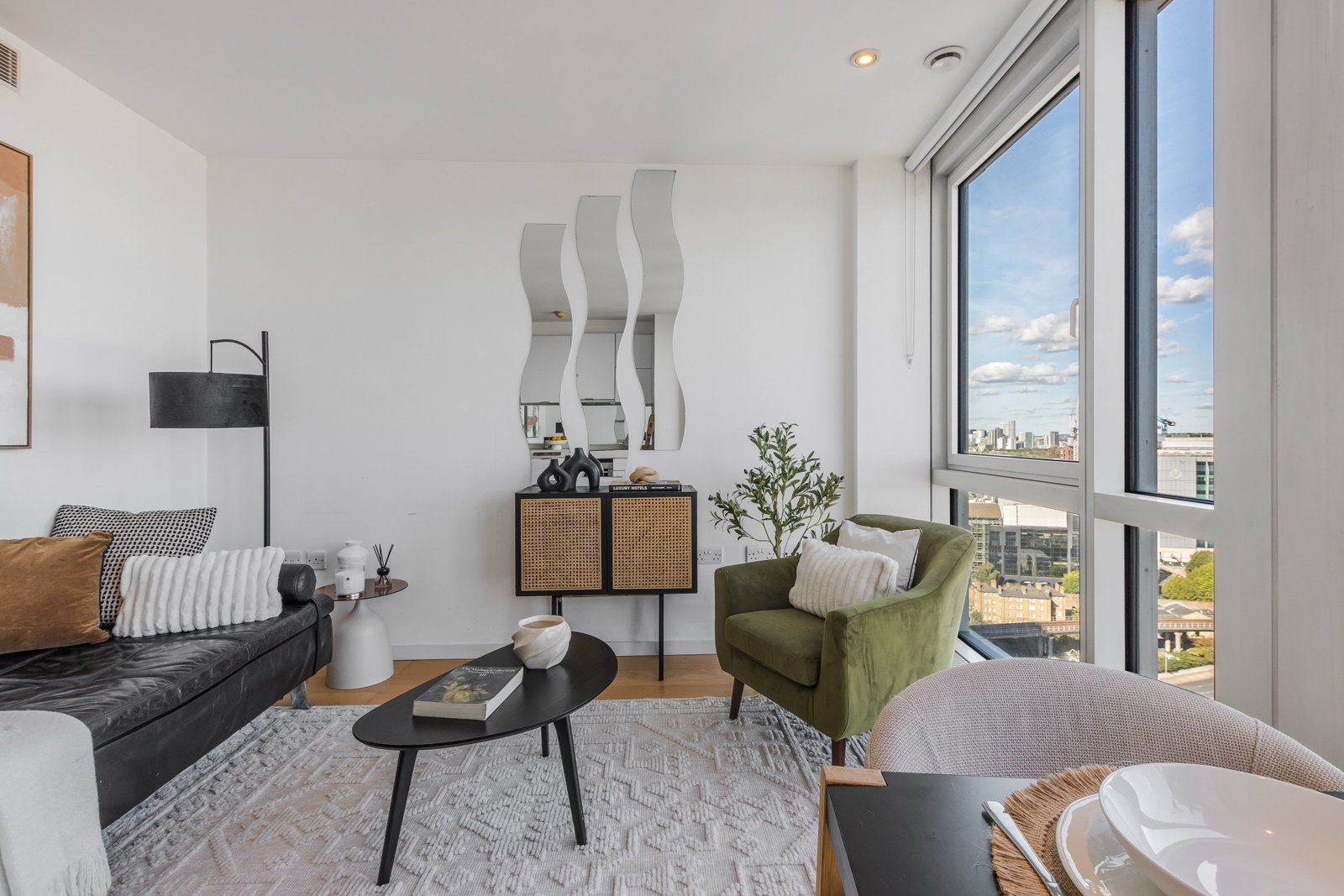 Studio for sale in London, Ontario Tower, London, E14