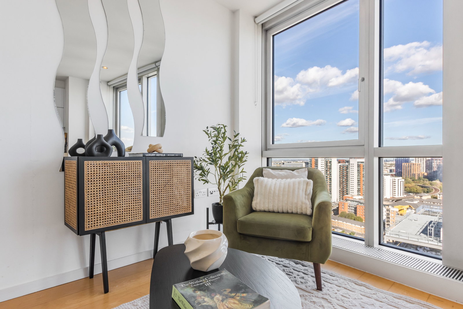 Studio for sale in London, Ontario Tower, London, E14