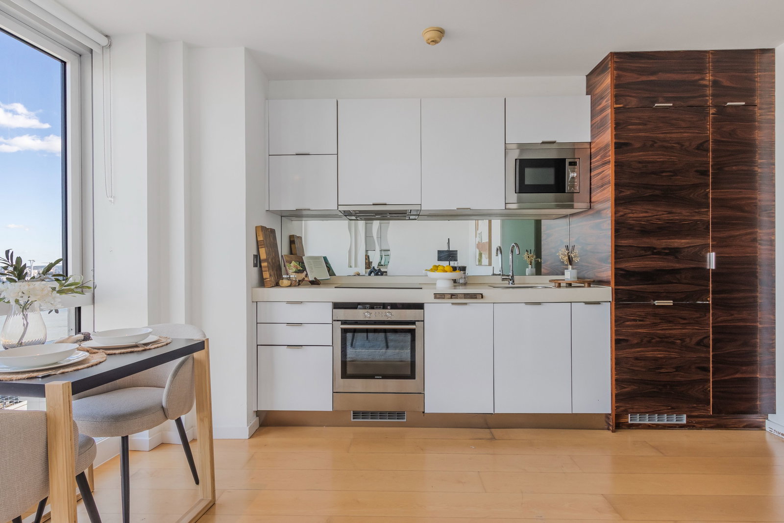 Studio for sale in London, Ontario Tower, London, E14