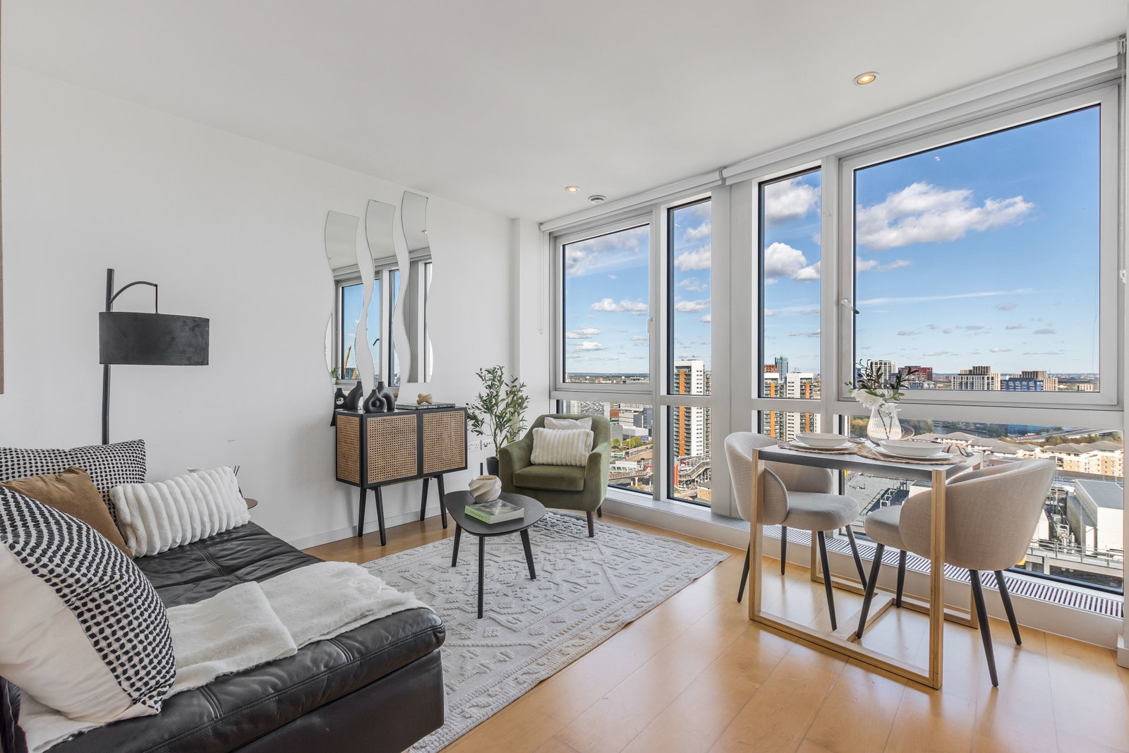 Studio for sale in London, Ontario Tower, London, E14