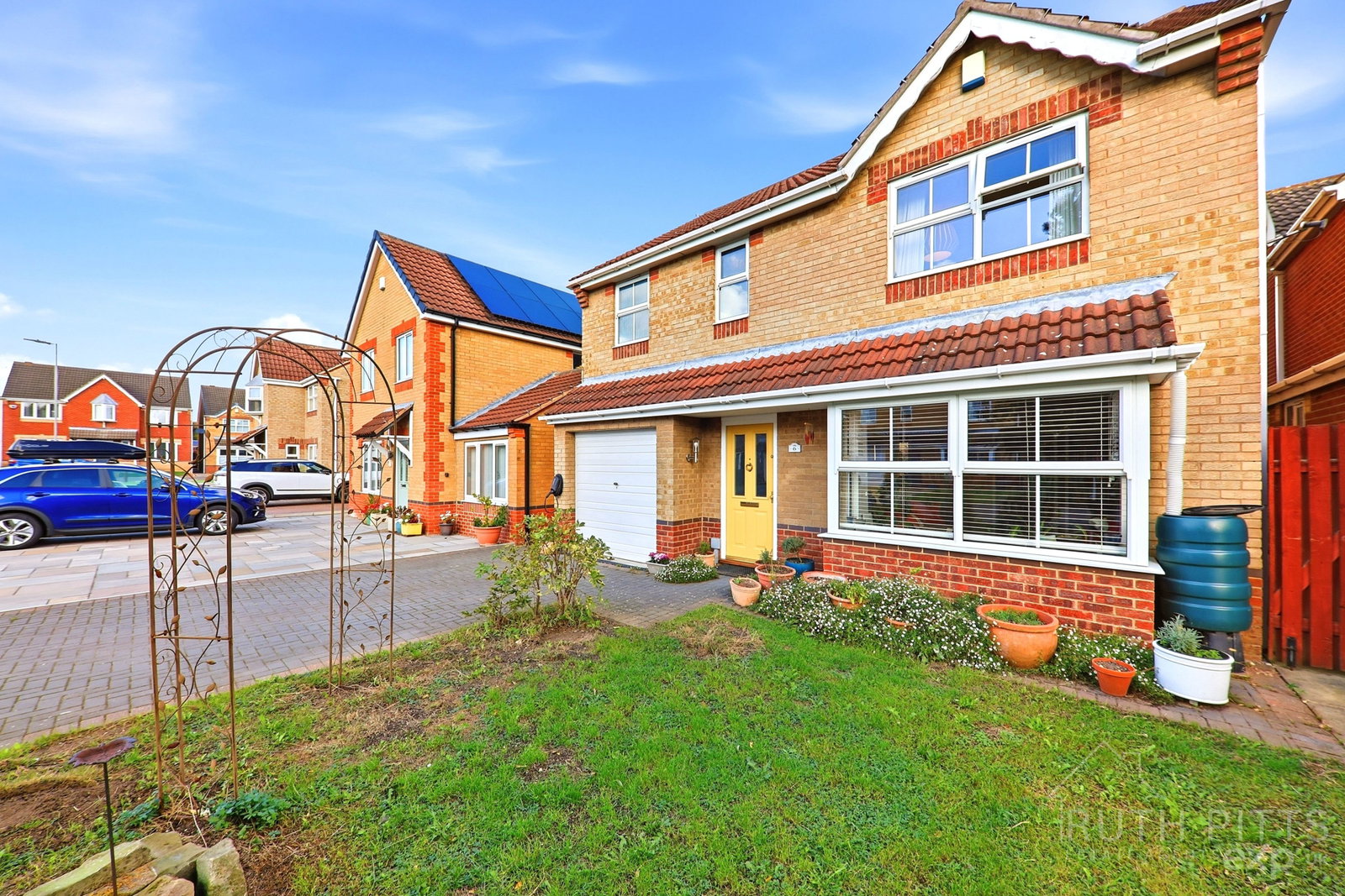 Detached House for sale in Pontefract, Rowley Croft, South Elmsall, WF9