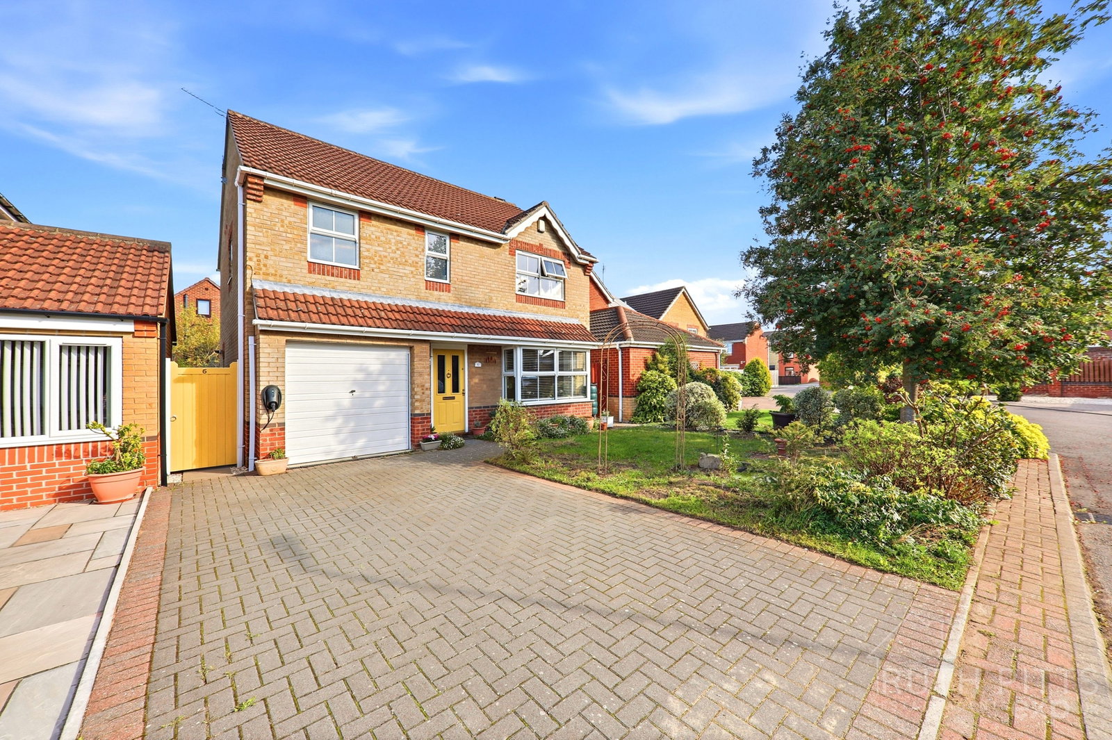 Detached House for sale in Pontefract, Rowley Croft, South Elmsall, WF9