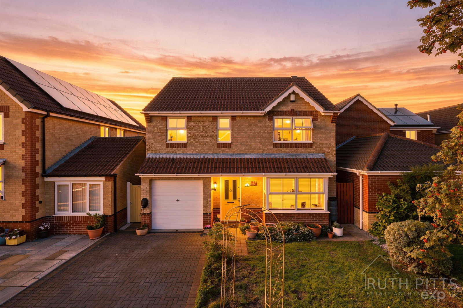 Detached House for sale in Pontefract, Rowley Croft, South Elmsall, WF9
