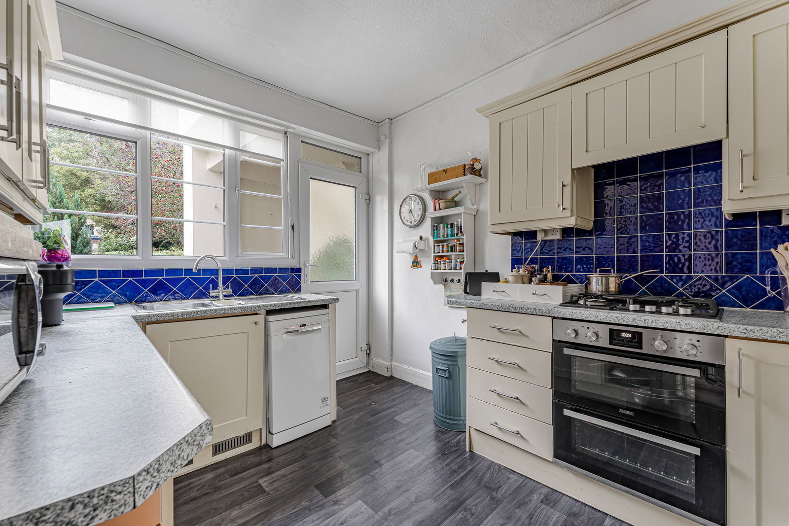 Flat for sale in London, Edge Hill, Wimbledon, SW19, 779 m²