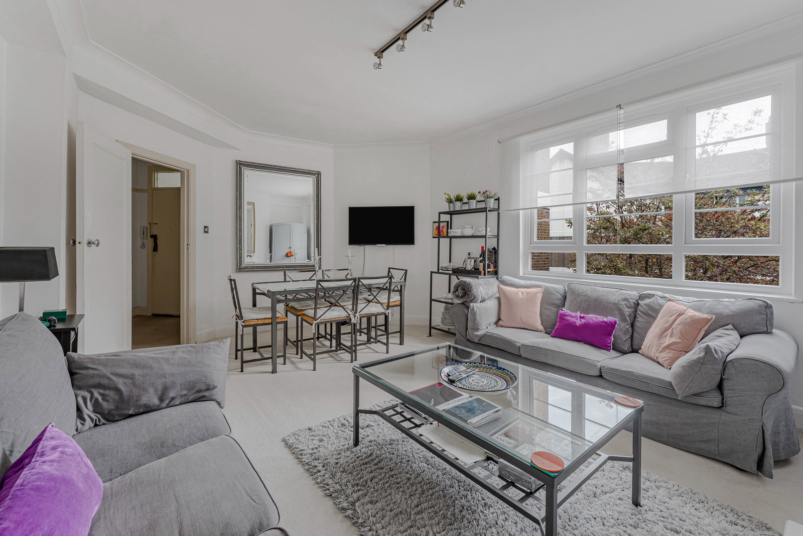 Flat for sale in London, Edge Hill, Wimbledon, SW19, 779 m²