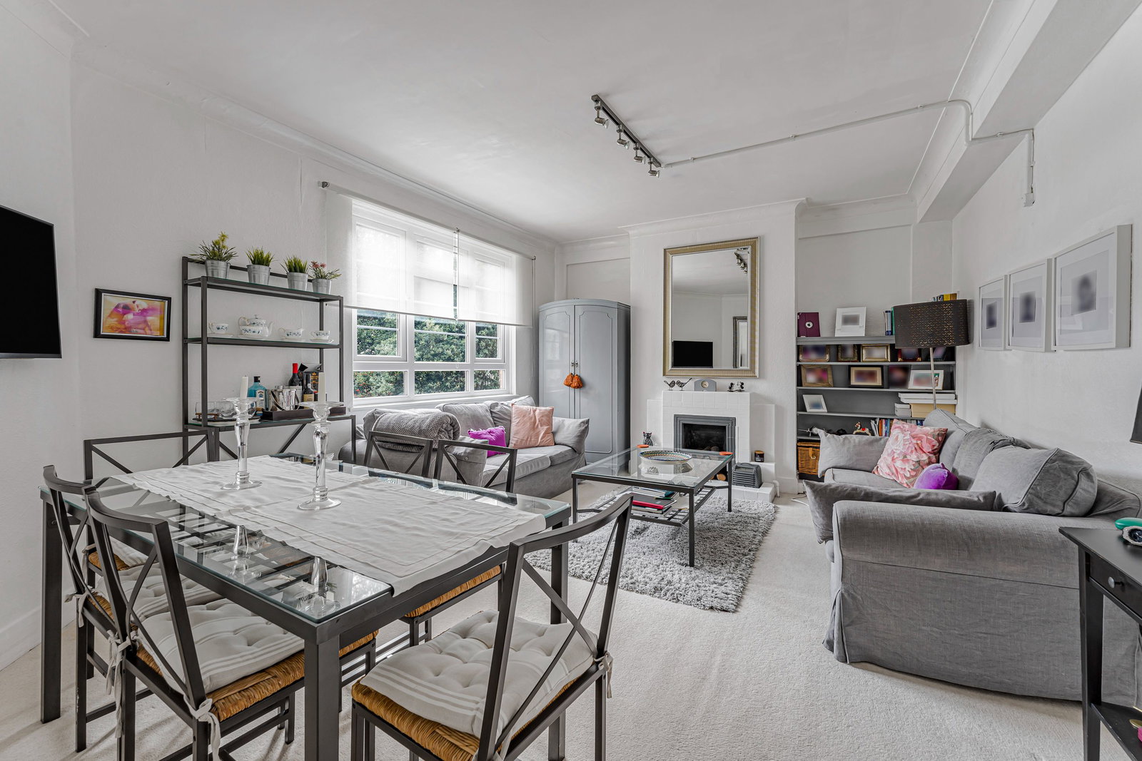 Flat for sale in London, Edge Hill, Wimbledon, SW19, 779 m²