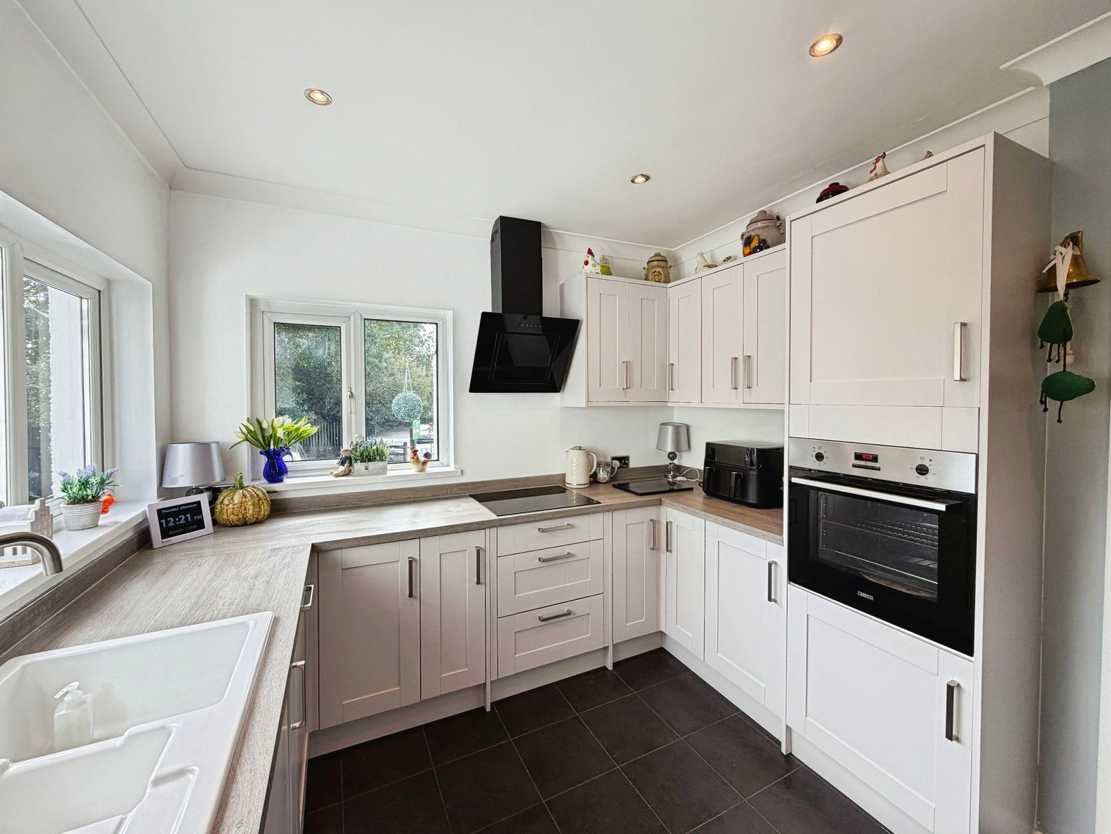 Semi Detached Bungalow for sale in Brynmenyn, Bronvair, Sunny Hill, Brynmenyn, Bridgend, CF32 9HP