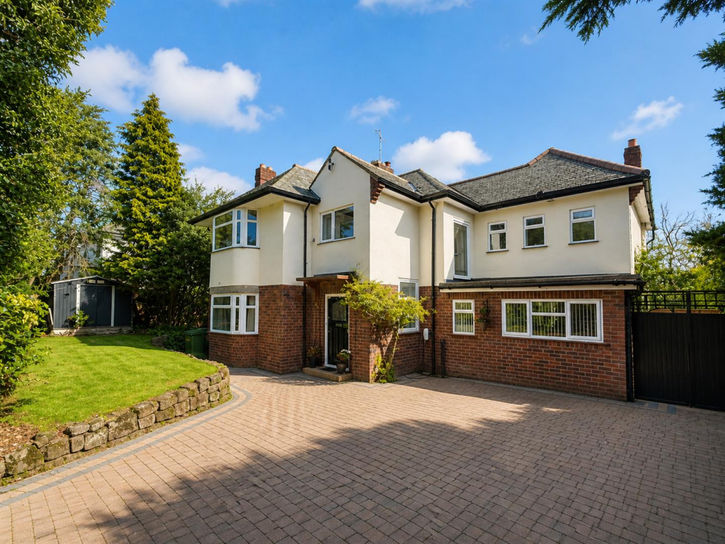 Detached House for sale in Wirral, Barnston Road, Thingwall, CH61 1AS