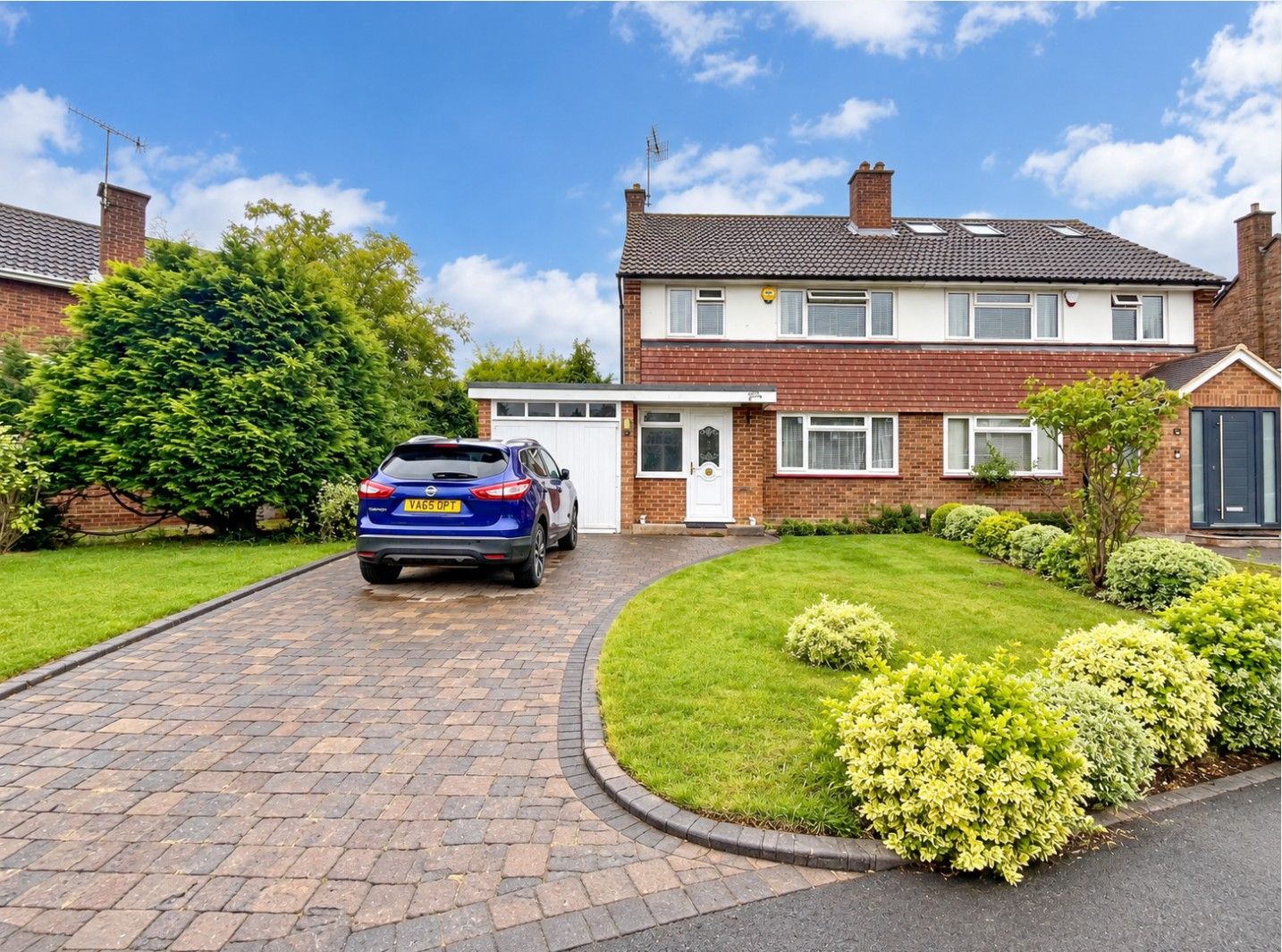 Semi Detached House for sale in Bushey, Middle Furlong, Bushey, WD23 3SZ, 1088 m²