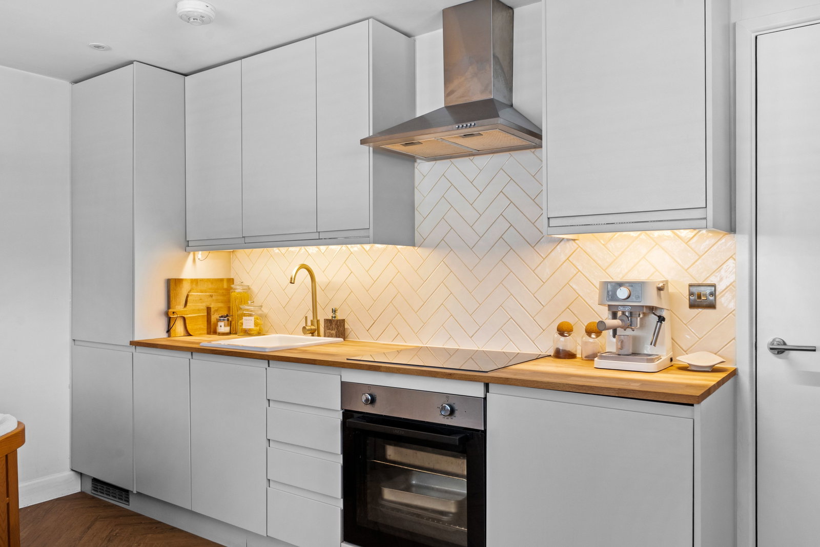 Flat for sale in Whyteleafe, Godstone Road, Whyteleafe, CR3 0EA, 451 m²