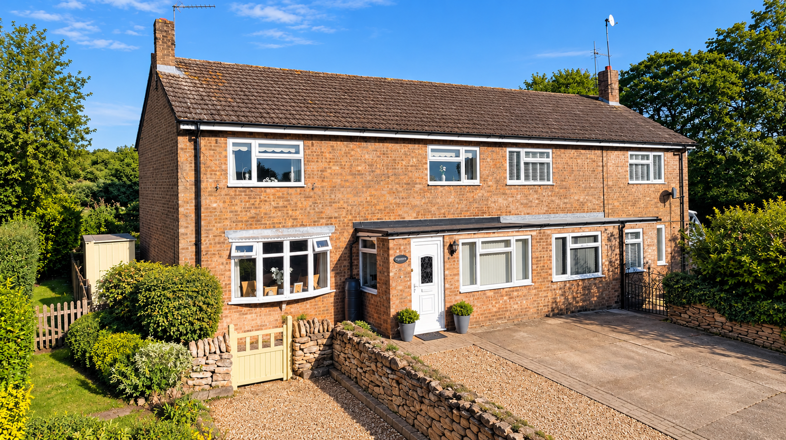 Semi Detached House for sale in Gainsborough, Chapel Road, Fillingham, Gainsborough, DN21 5BP, 1625 m²