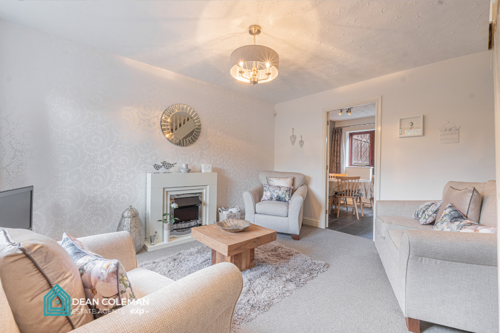 Terraced House for sale in Birmingham, Lady Bracknell Mews, Northfield, B31 2FD, 547 m²