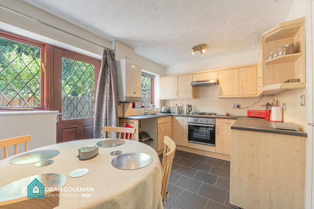 Terraced House for sale in Birmingham, Lady Bracknell Mews, Northfield, B31 2FD, 547 m²