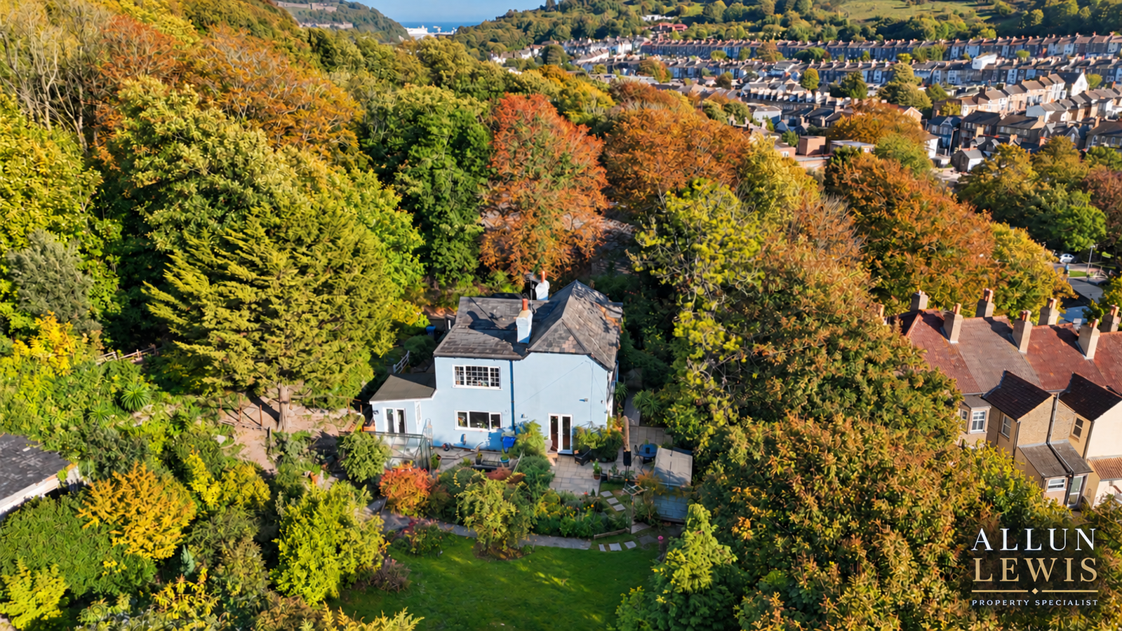 Detached House for sale in Dover, Vale View Road, Dover, CT17 9NP