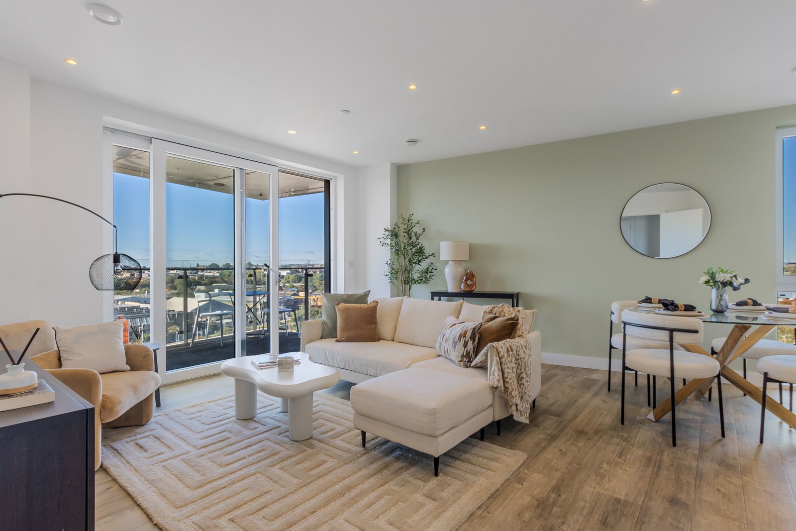 Flat for sale in London, Beck Square, E10, 849 m²