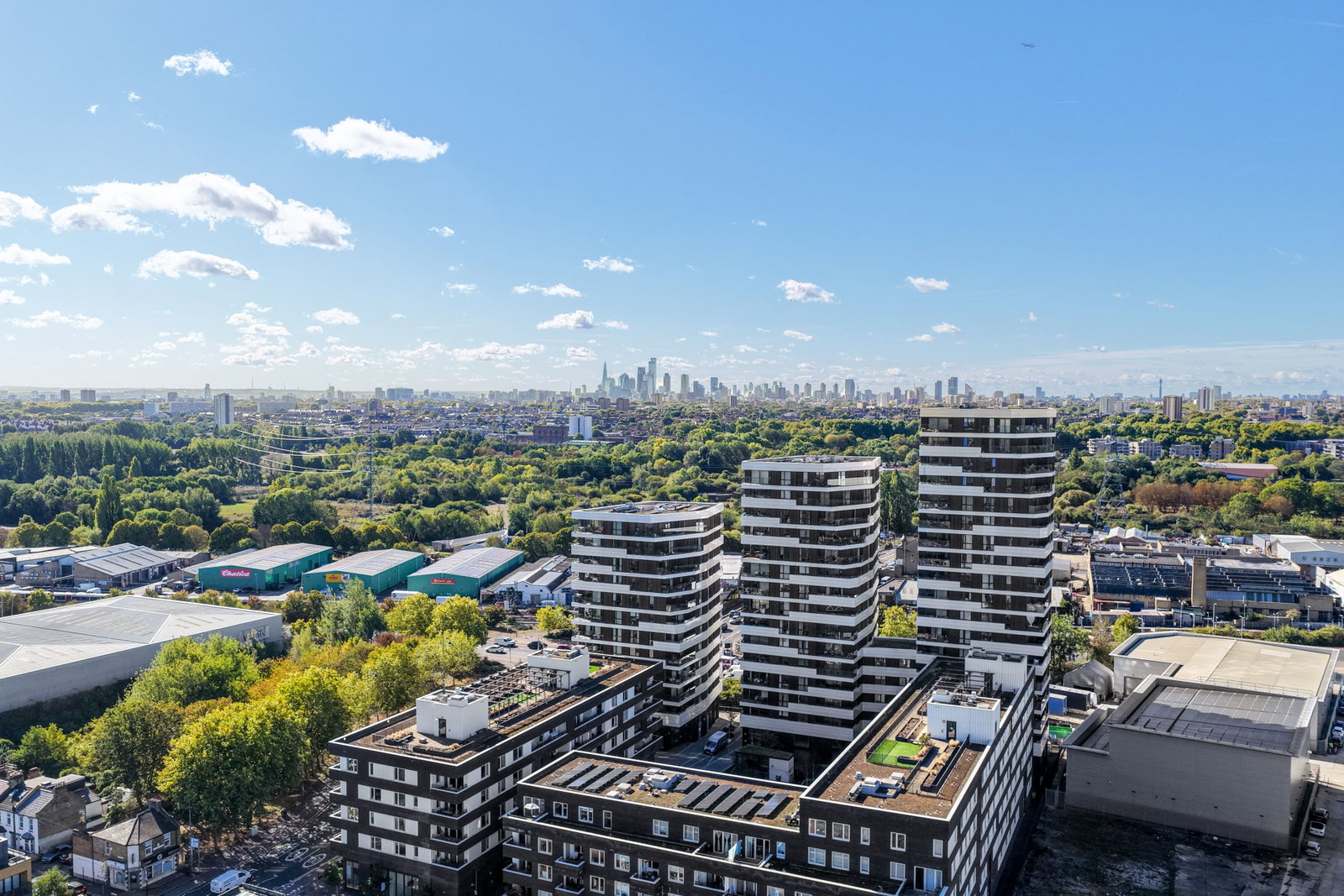 Flat for sale in London, Beck Square, E10, 849 m²