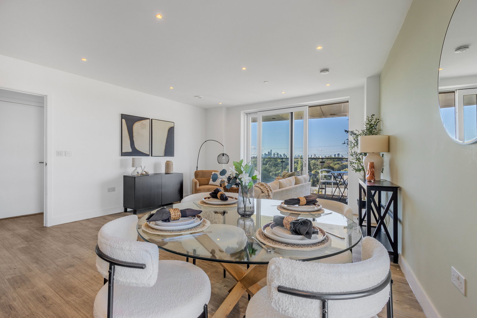 Flat for sale in London, Beck Square, E10, 849 m²