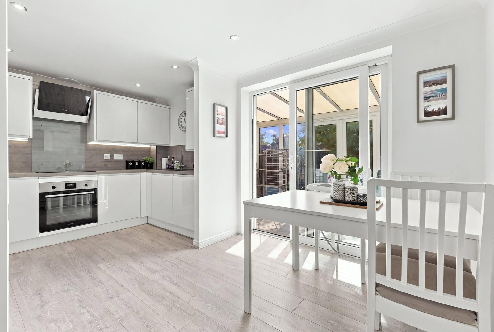 Semi Detached House for sale in Basildon, Northampton Grove, Langdon Hills, Basildon, SS16, 1041 m²