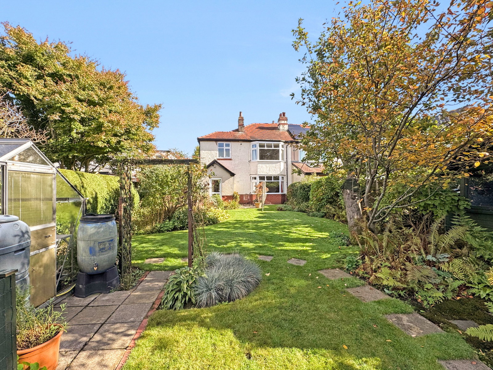 Semi Detached House for sale in Stockport, Ley Hey Road, Marple, Stockport SK6, 1325 m²