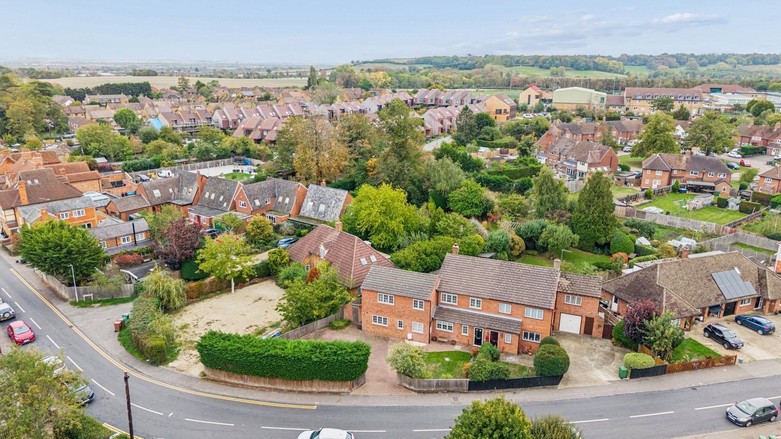 Detached House for sale in Aylesbury, Baker Street, Waddesdon, Aylesbury, HP18 0LG, 2045 m²