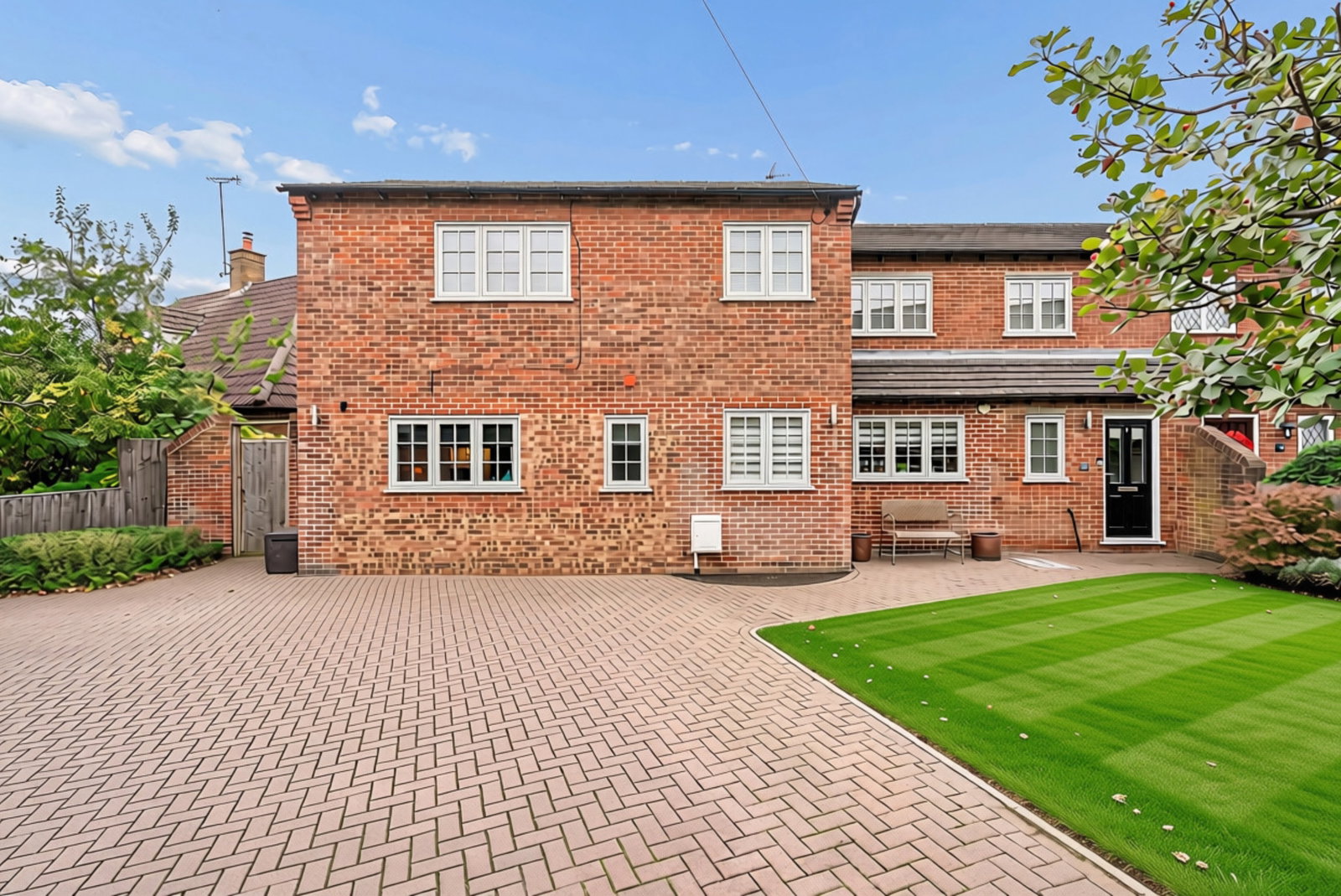 Detached House for sale in Aylesbury, Baker Street, Waddesdon, Aylesbury, HP18 0LG, 2045 m²