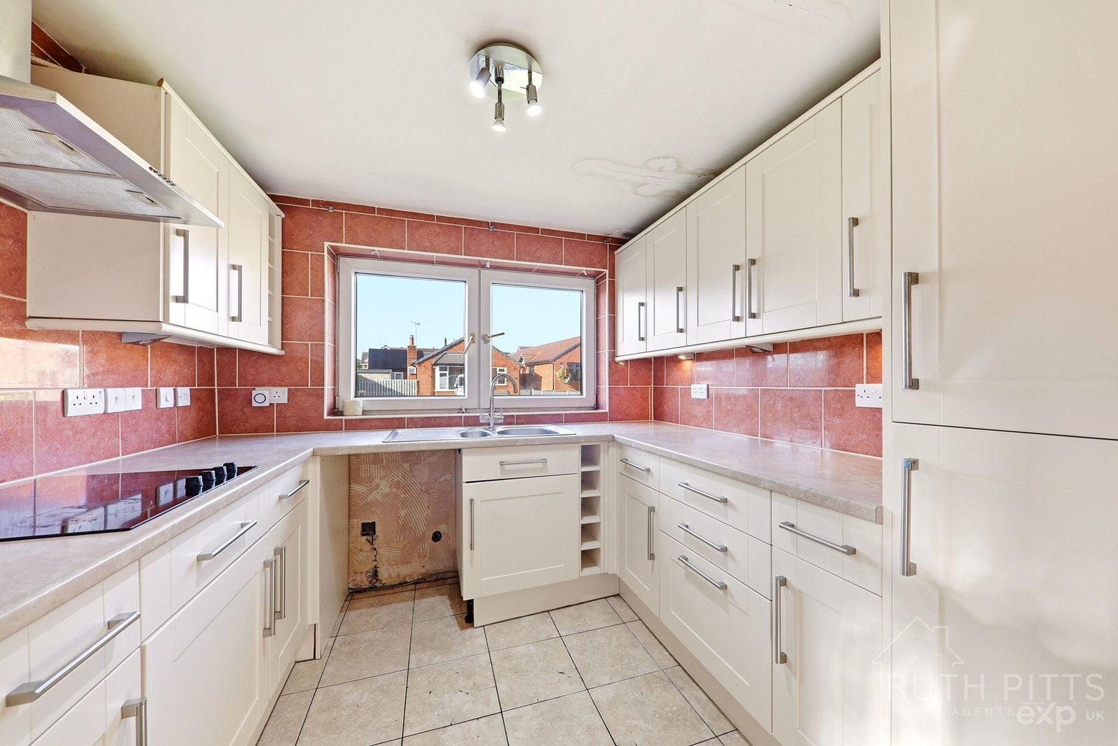 Semi Detached Bungalow for sale in Pontefract, Radford Park Avenue, South Kirkby, WF9 3DN
