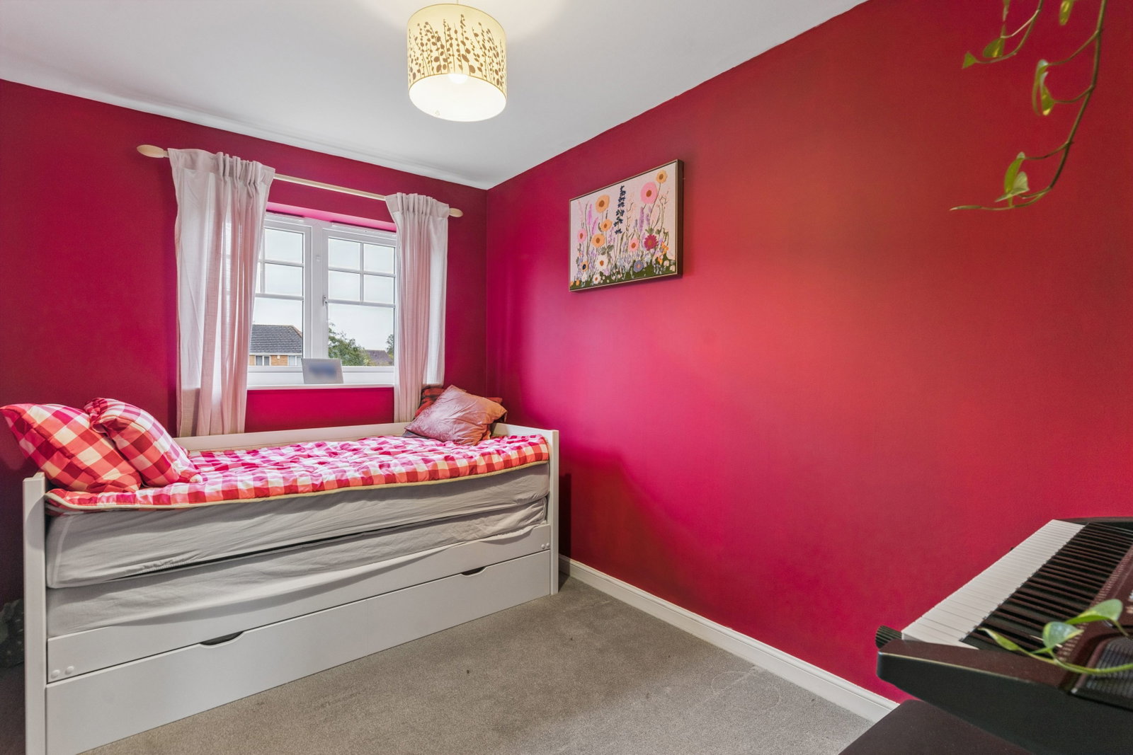 End Of Terrace House for sale in Biggleswade, Tulip Close, Biggleswade, SG18, 624 m²