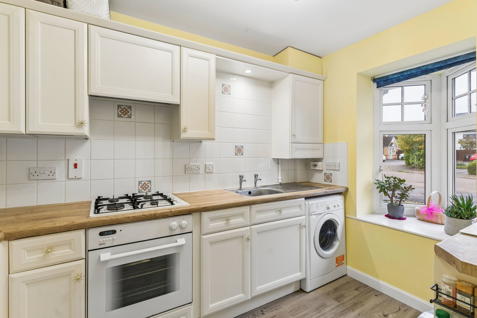 End Of Terrace House for sale in Biggleswade, Tulip Close, Biggleswade, SG18, 624 m²
