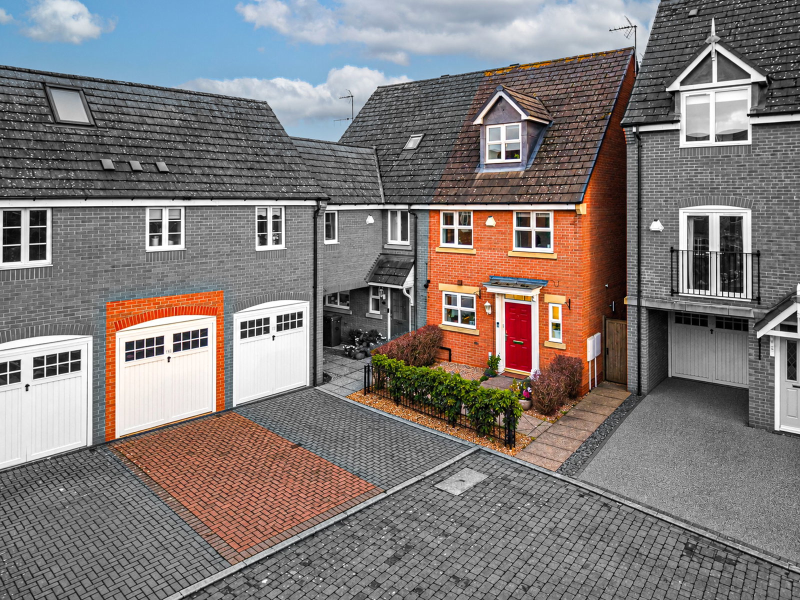 Semi Detached House for sale in Hinckley, Fosse Close, Burbage, LE10 2EH, 1515 m²