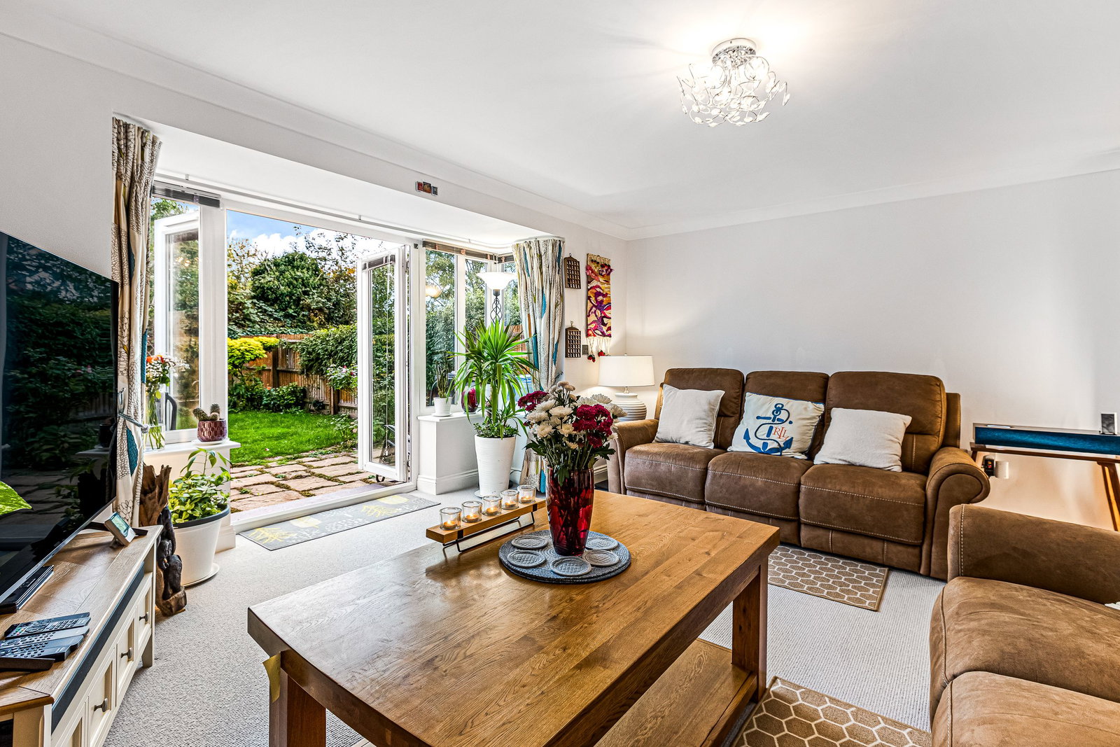 Semi Detached House for sale in Hinckley, Fosse Close, Burbage, LE10 2EH, 1515 m²