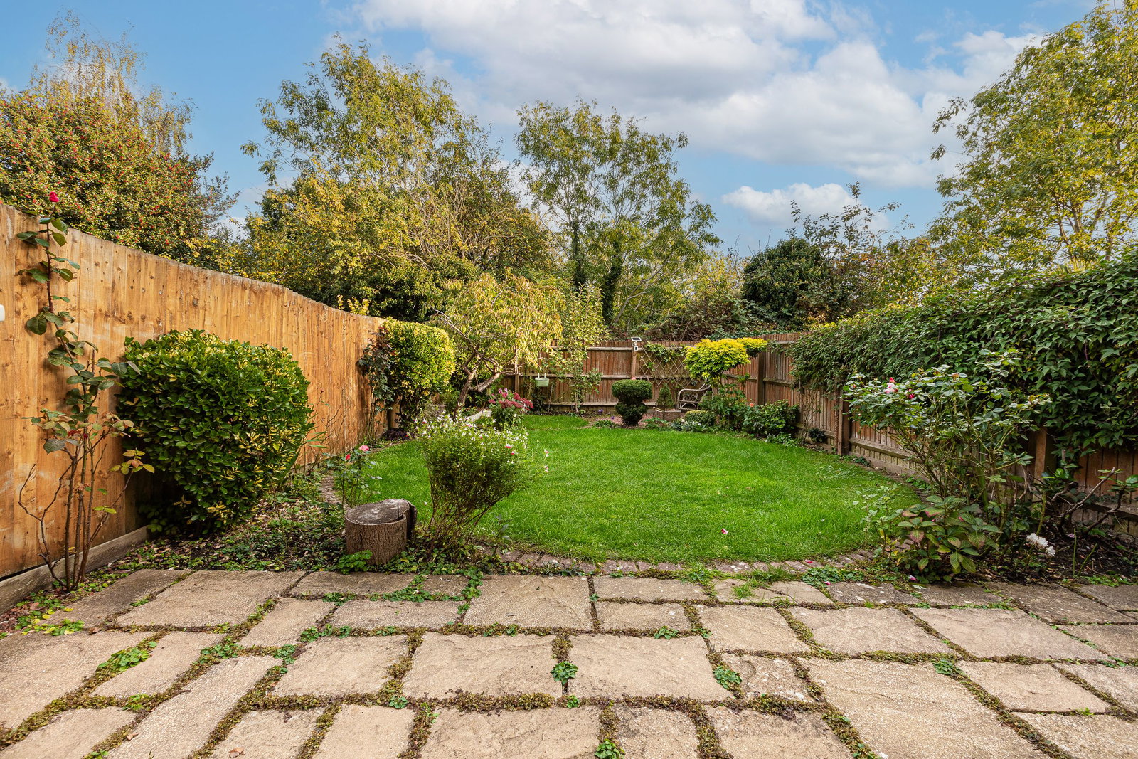 Semi Detached House for sale in Hinckley, Fosse Close, Burbage, LE10 2EH, 1515 m²