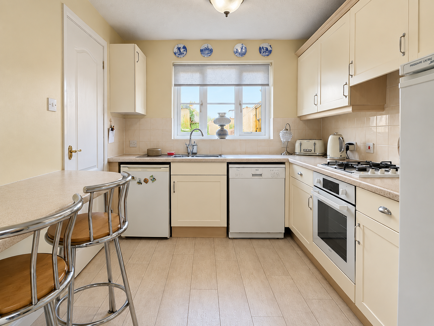Detached House for sale in Broadstairs, Mariners Lea, Broadstairs, CT10 2QB, 840 m²