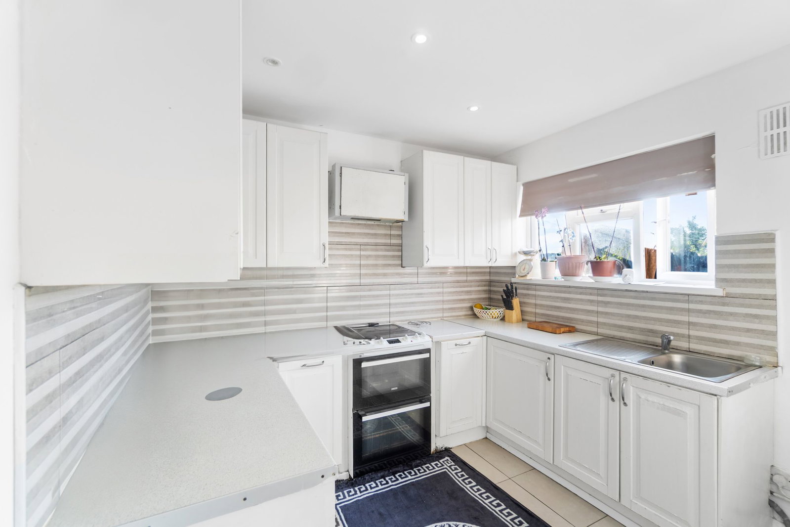 Flat for sale in Romford, Collier Row Road, Romford, RM5, 818 m²