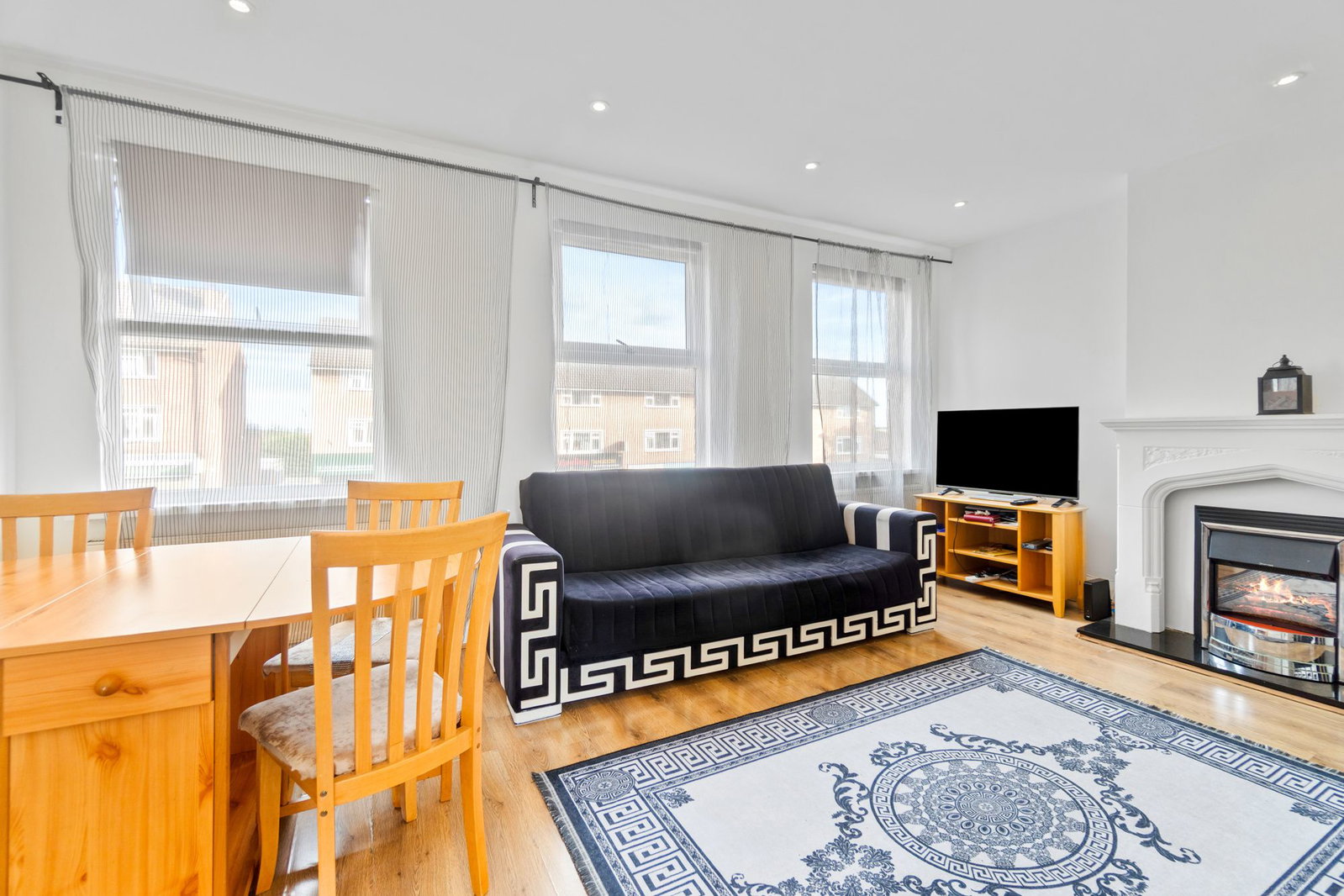 Flat for sale in Romford, Collier Row Road, Romford, RM5, 818 m²