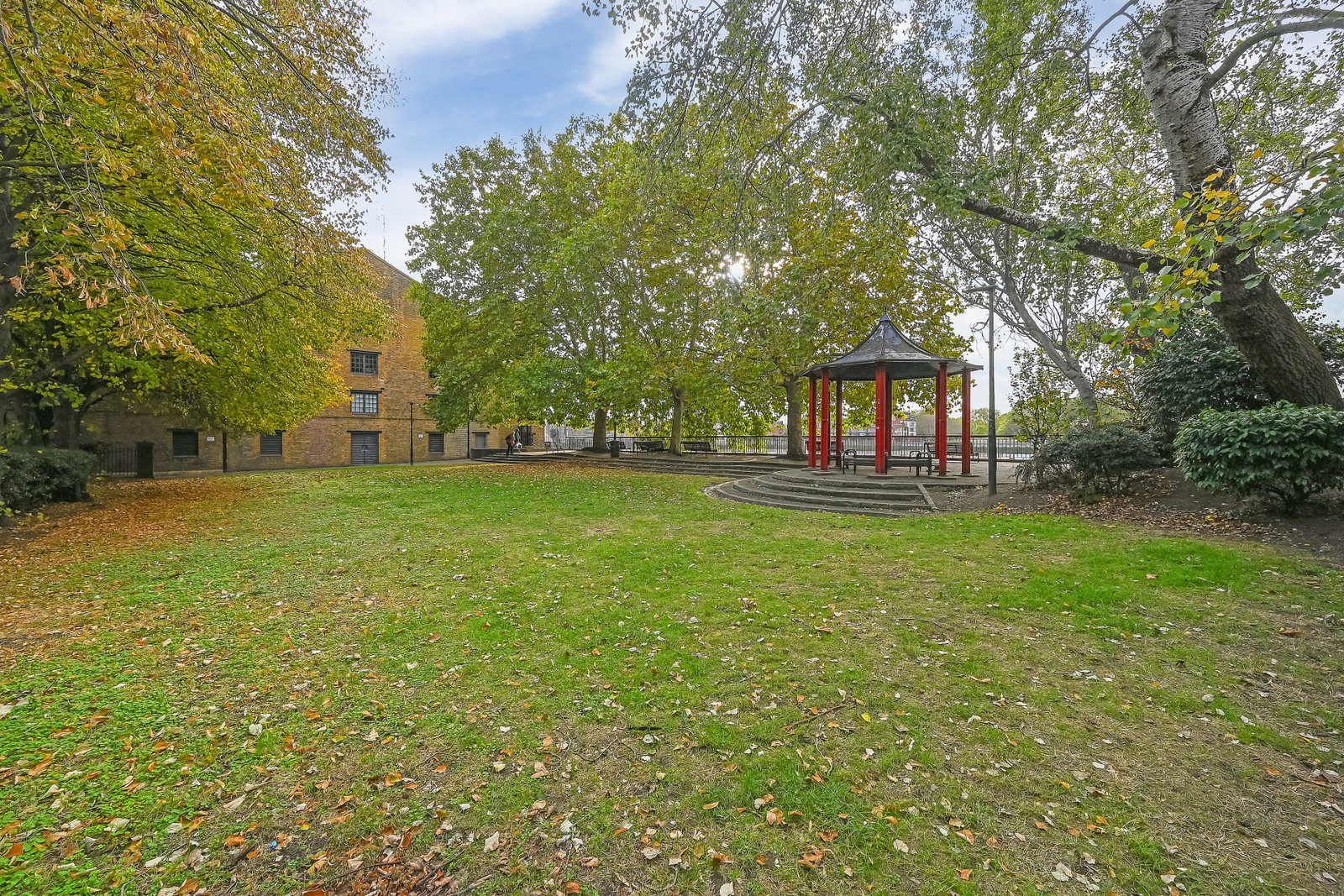 Flat for sale in London, Reardon Path, Wapping, E1W, 510 m²