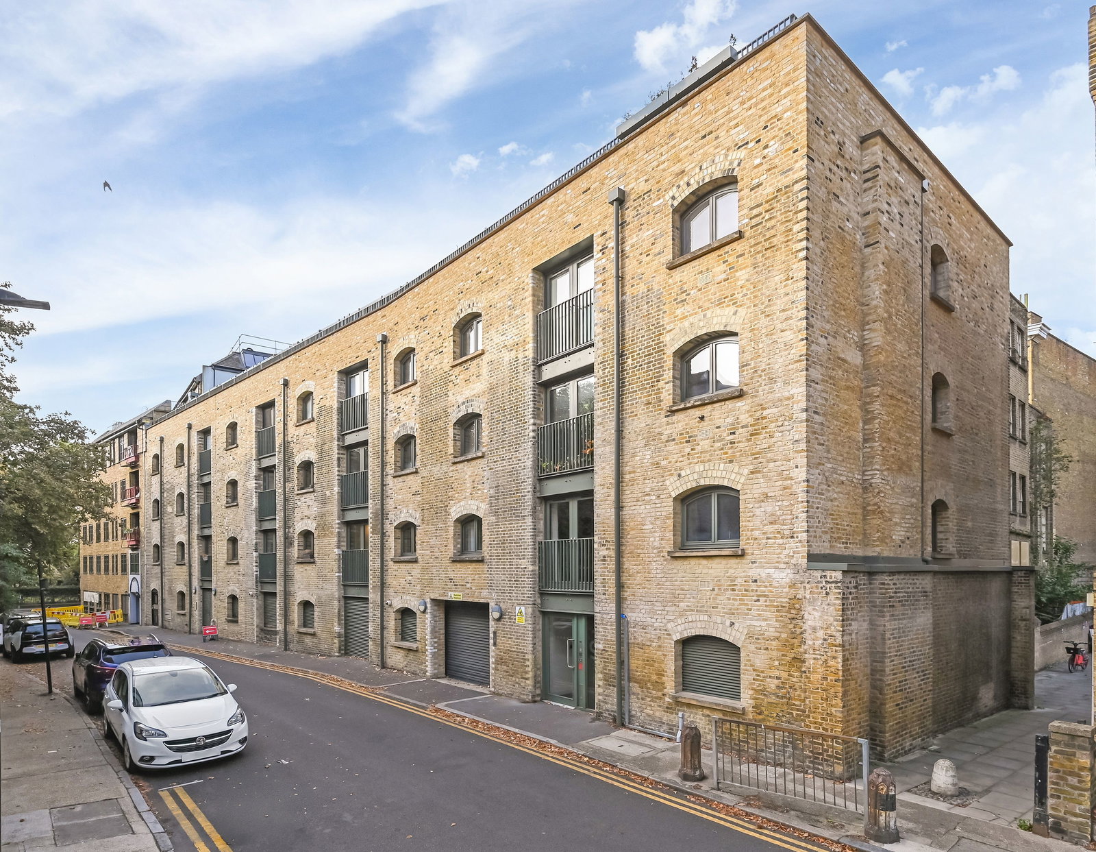 Flat for sale in London, Reardon Path, Wapping, E1W, 510 m²