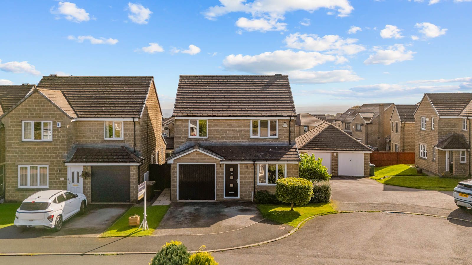 Detached House for sale in Bradford, Bradshaw View, Queensbury, BD13 2FF
