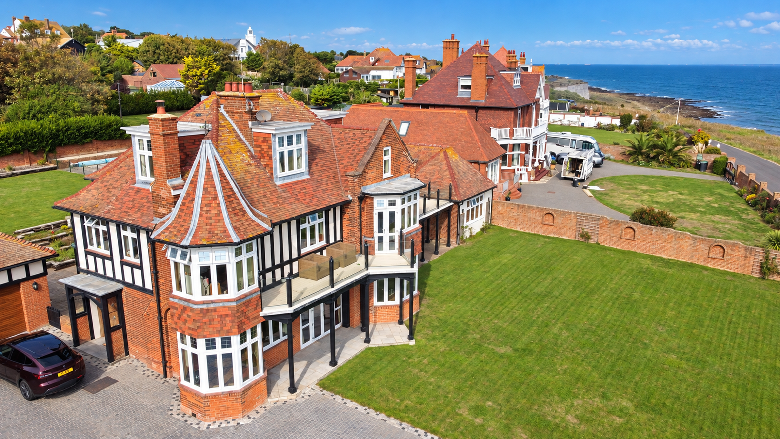 Detached House for sale in Broadstairs, Cliff Promenade, North Foreland, Broadstairs, Kent, CT10, 6260 m²