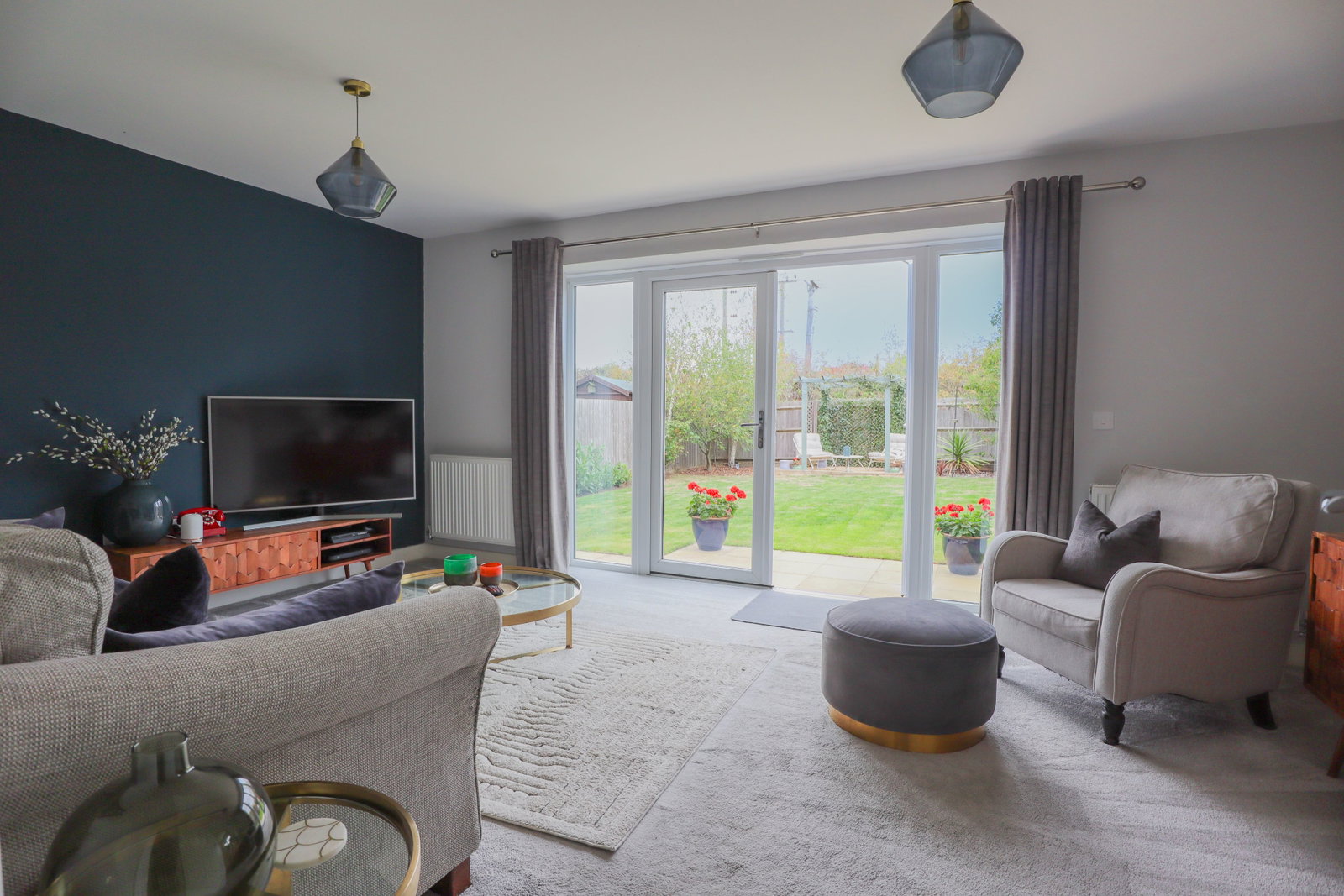 Semi Detached House for sale in Calne, Lupin Close, Calne