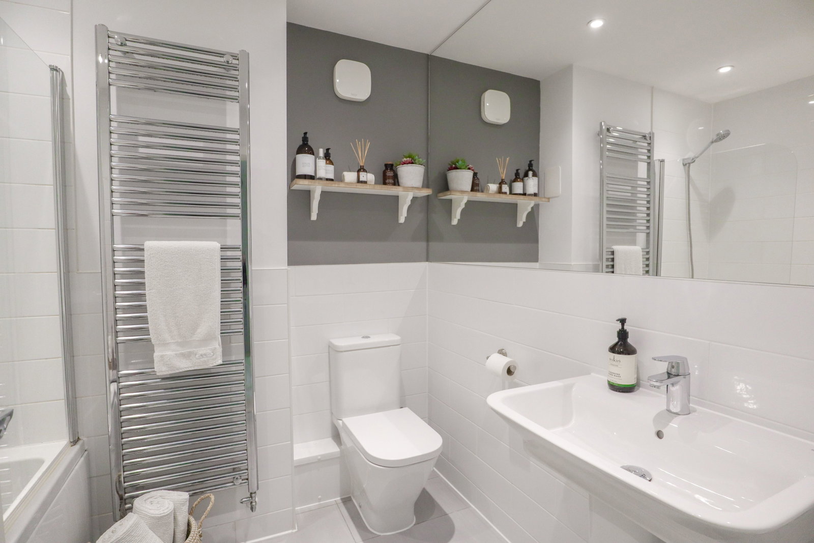 Semi Detached House for sale in Calne, Lupin Close, Calne