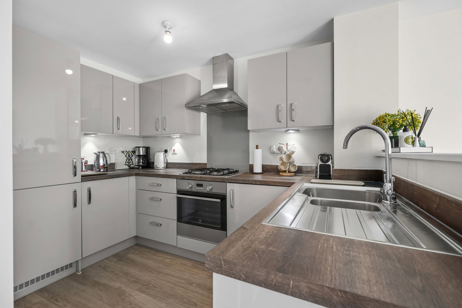 Semi Detached House for sale in Milton Keynes, Fen Street, Brooklands, Milton Keynes, MK10 7JJ, 1194 m²