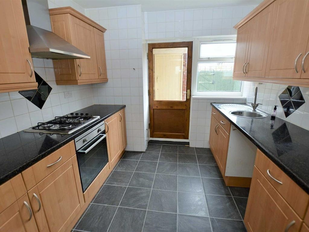 Terraced House for sale in Hull, Corbridge Close, Hull, HU9 5BB, 796 m²