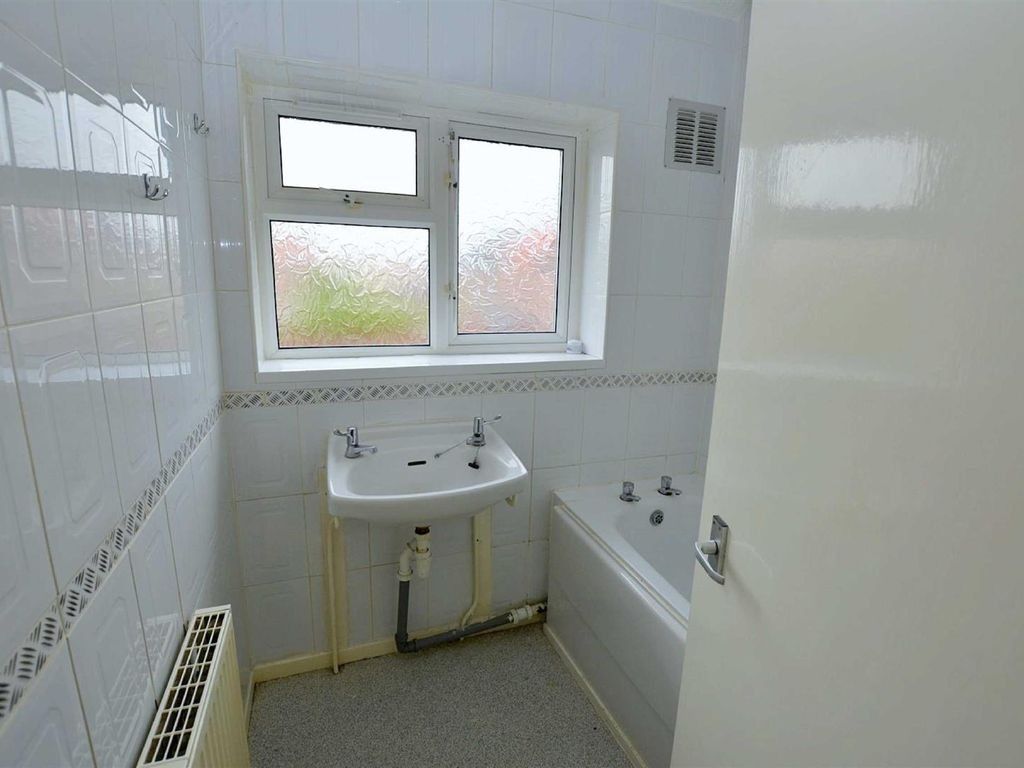 Terraced House for sale in Hull, Corbridge Close, Hull, HU9 5BB, 796 m²