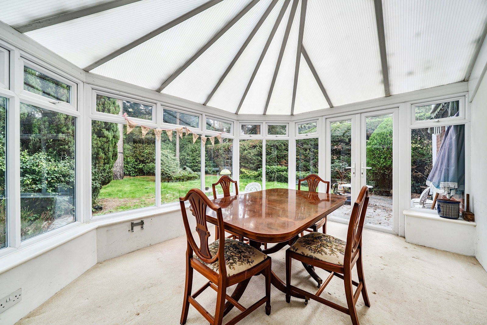 Detached House for sale in Ringwood, Large Freehold House - In Need of Modernisation, 2692 m²