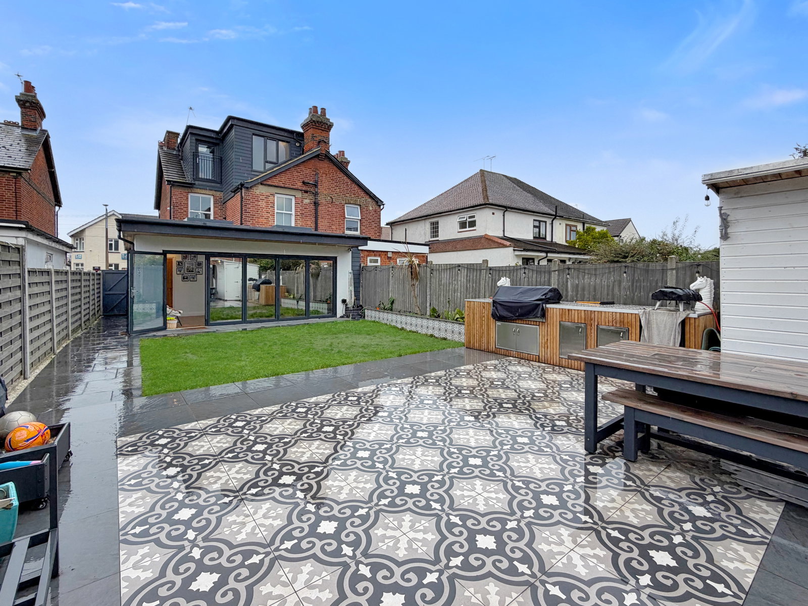 Semi Detached House for sale in Stanford-le-hope, Lampits Hill, Old Corringham SS17 9AN