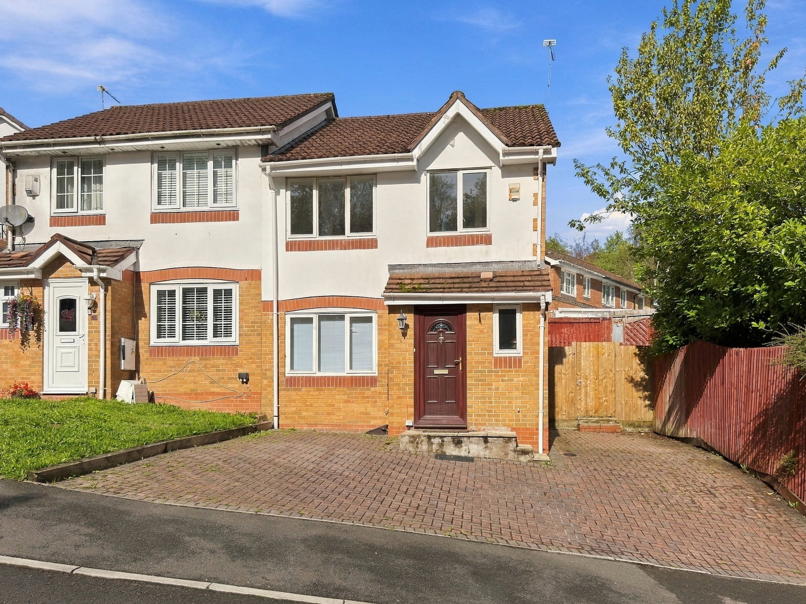 Semi Detached House for sale in Pontypridd, Cefn Close, Glyncoch, Pontypridd