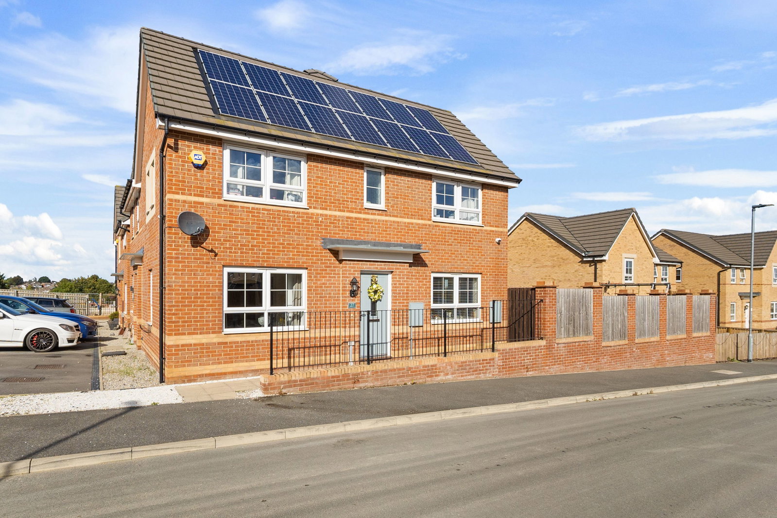 Semi Detached House for sale in Pontefract, Monckton Road, Pontefract, 956 m²