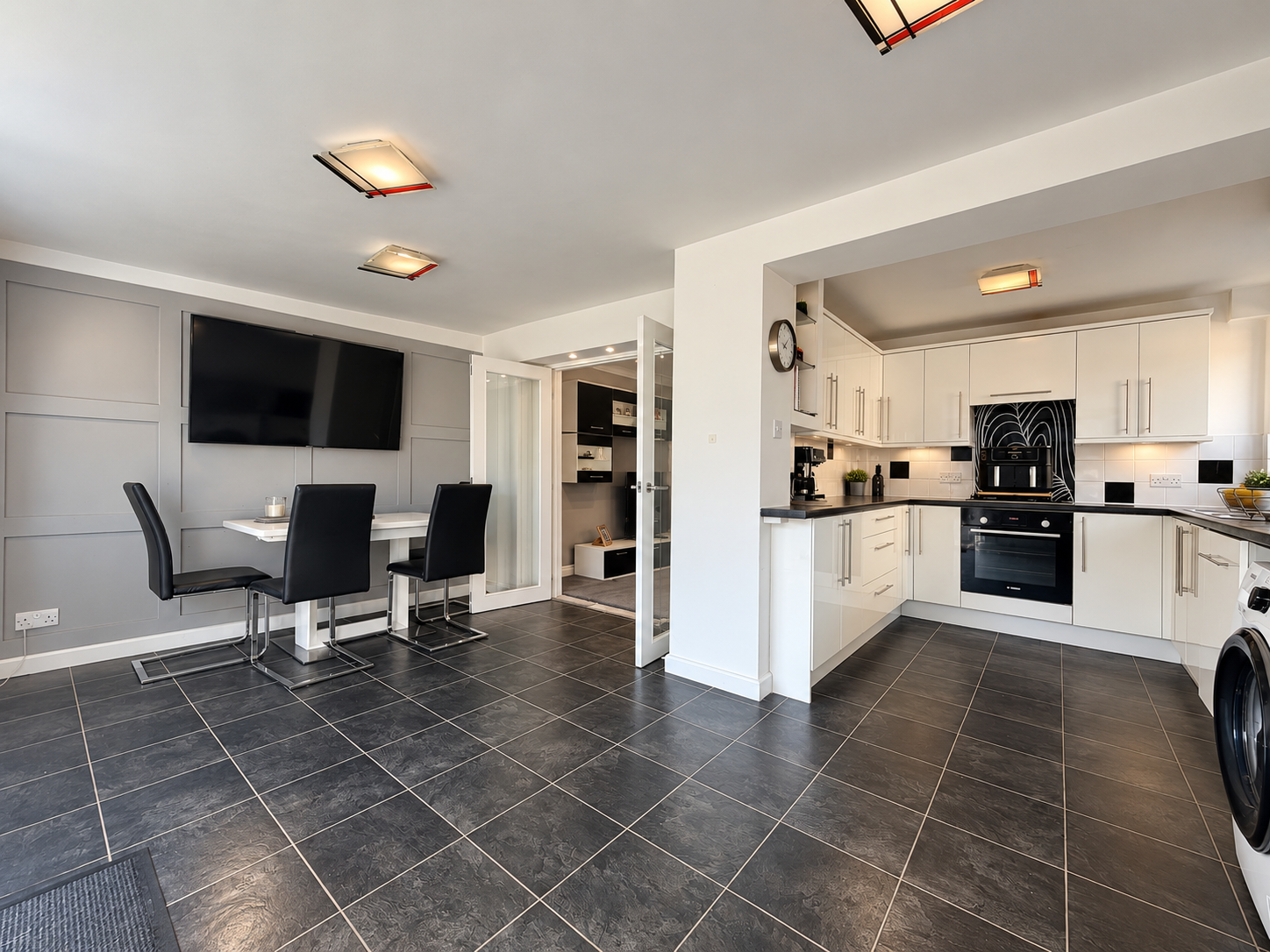 Semi Detached House for sale in Gillingham, Lovely Three Bedroom Semi Detached Home Close To Schools And Train Station - Pump Lane Rainham